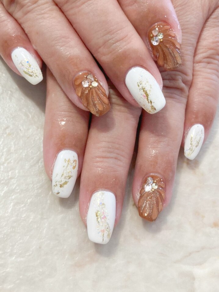 2026年冬トレンド】スワロフスキーのネイルデザイン集｜人気順｜26