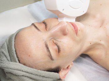 ヴィコロン(Vicolone)の写真/お顔の産毛~白髪にも反応◎肌負担の少ない技術で美肌・毛穴レスでワントーン明るいお肌に導きます♪