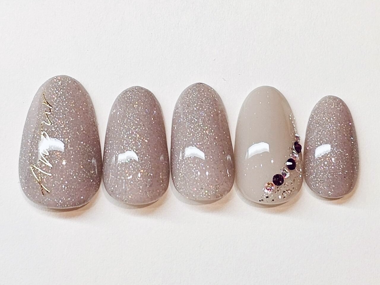 2025年-2026年冬トレンド】グレー オフィスのネイルデザイン集｜人気順