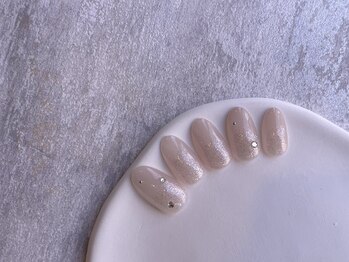 リュクス(RUXE)の写真/指先が綺麗に見えるカラーや形をご提案◎肌馴染みの良いマグネットや定額コースで美しいオフィスネイルを♪