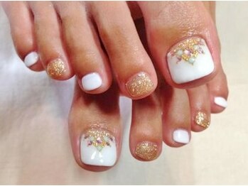 ビューティーサロン ナナ(Beauty Salon NANA)の写真/【フット定額★¥6800/¥7800】多彩なデザインでお洒落な足元を演出☆ハンド&フットの同時施術で更にお得に♪