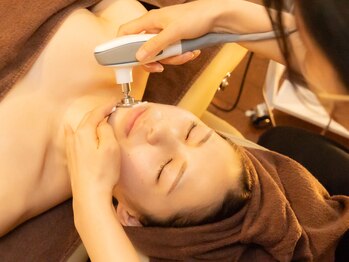 アイリス(IRIS)の写真/フェイスラインを整え憧れの小顔へ★経験豊富◎実績多数で結果に自信あり♪コスパ◎《岡山駅徒歩5分》