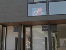 エイチズ(H's)/2階のネオンが目印です！