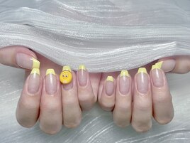 イエローフレンチネイル