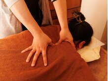 安和整体院/首肩こりにツボ押しマッサージ