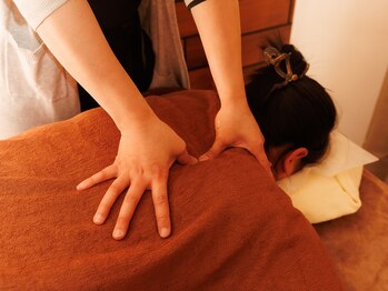 安和整体院/首肩こりにツボ押しマッサージ