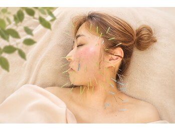 らいおん整骨院 喜多見店の写真/【顔だけじゃない。身体から整える美容鍼】頑張る身体には上質なメンテナンスを◎《喜多見駅徒歩30秒》