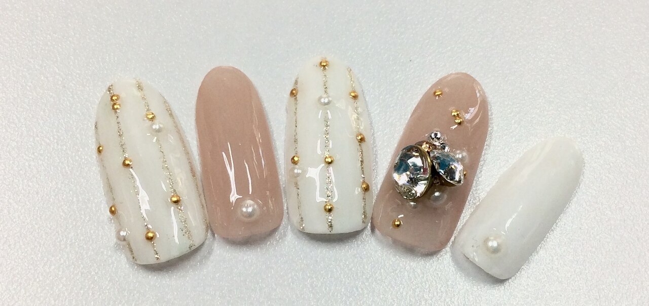 2026年冬トレンド】スワロフスキーのネイルデザイン集｜人気順｜24