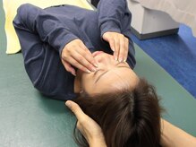 エビサン整体院 八丁堀店/ベットに移り触りながら現状確認