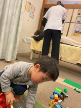 子育てママの整体サロン/施術中のお子様の様子