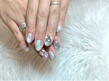 アンガット(angot.)/ニュアンスマグビジューネイル