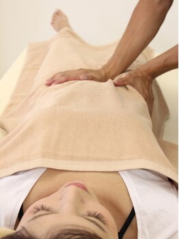 やすだボディメンテナンスの写真/【産後・マタニティ】ガチガチ肩こりを骨格から解消!話題の肩甲骨はがし×骨盤矯正で全身スッキリ◎