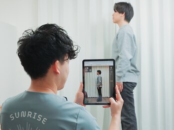 サンライズ鍼灸整骨院 淀屋橋院の写真/淀屋橋で姿勢改善！猫背・巻き肩を整えて疲れにくい体へ。骨格から変える根本ケアで、後ろ姿に自信を