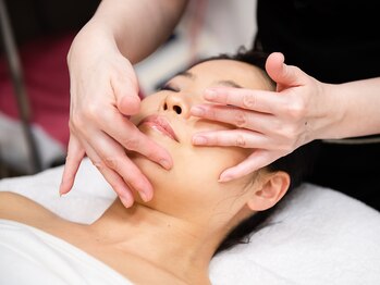 ブルーム エコールリラ店/フェイシャルマッサージエステ