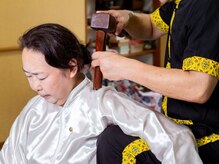 元氣ストレッチの雰囲気（トクセン　深層筋肉　骨　内臓を音や振動で震わせ全身打ちます）