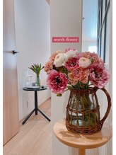 ミルラ(myrrh)/お花がサロンを彩ります