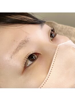 彼女とまつ毛クリム(crim)/一重さんで上がりにくいまつ毛も