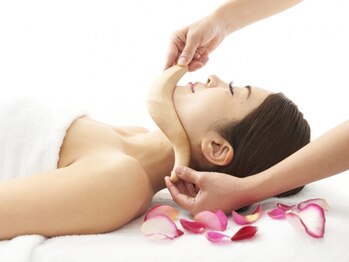 キオラスパ(KIOLA SPA)の写真/高評スクール講師が提供する小顔リフトで極上の透明感肌へ！更に、ヘッドスパで癒され美フェイスラインに♪