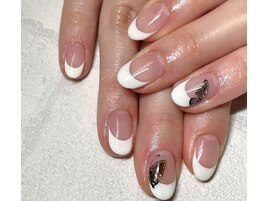 フレンチ蝶々ネイル