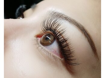 フルブルーム(full Bloom)/すっぴんでも目元美人！