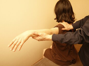 ここつ漢方薬店 二俣川院の写真/季節によって身体の不調は変化していくもの…。首肩だけではなくあなたのこころとからだの悩みをサポート