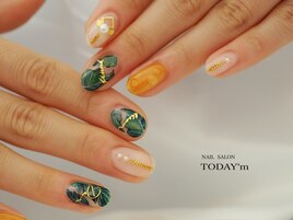 手描きボタニカルネイル