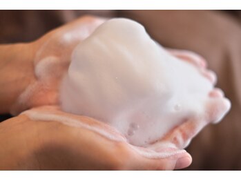 セリーニ(Selini)/もっちりの泡で毛穴に濃密吸着。