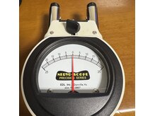 造形整体頭カイロ屋の雰囲気（ナーボスコープ（体表温度測定）左右の温度差を測る器械です。）