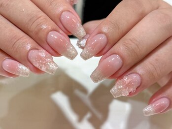 シー(She)/チークネイル