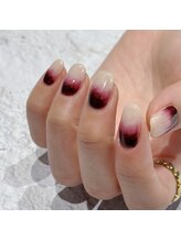 マミー(mommy)/ボルドーグラデネイル