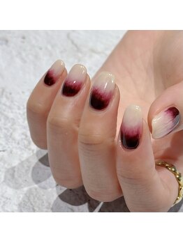 マミー(mommy)/ボルドーグラデネイル