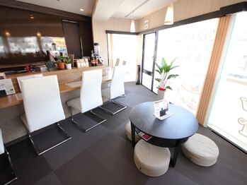 トータルビューティー グリッター(Total Beauty Glitter)/―内観―　カフェスペース