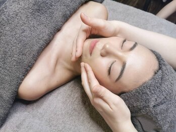 ユフラ(Yufla)/フェイシャルマッサージ