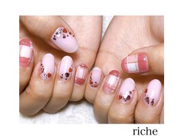 ガーリーなチェックネイル