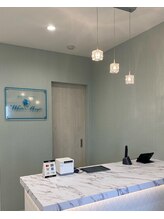 ホワイトマジック(White Magic)/受付カウンター