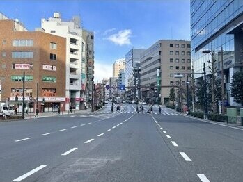 ルミラ(RUMIRA)/東口から右側に進み信号渡ります