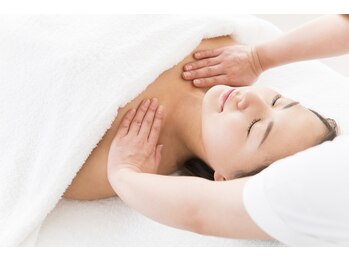 スキンイノベーションサロン 新発田店/小顔にはデコルテケア