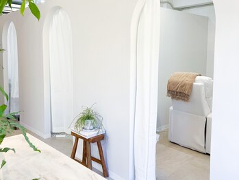 メゾンドプリマ オモテサンドウ(MAISON DE PRIMA OMOTESANDO)の写真/あなただけの半個室贅沢空間で明るく輝く素肌に映えるナチュラルな目元を叶える。#表参道#アイブロウ