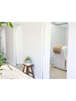 ゆったり空間で施術が受けられるサロン