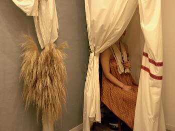 アントミョンス(Ant Myons)の写真/体を芯から温める和漢100%よもぎ蒸しと、タイから直輸入のハーブサウナ。ボディケアに取り入れる事で効果◎