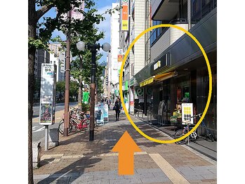 鍼灸 整体院 ひわたし/3.フラワーロードを山側へすすむ