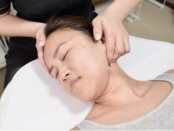 リュミエール(Lumiere)の写真/小顔は顔だけじゃない!首/肩/肩甲骨はがしで見た目がグッと変化◎歪んだ骨格を整え&ほぐし最高の小顔へ導く