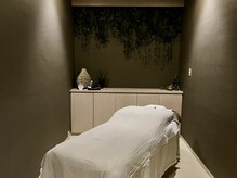 アロエ(Aloe)の雰囲気（大きめベットでお体の大きい方でもリラックスしていただけます♪）