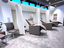 まつ毛ブースは、ソファーベッドで寝心地抜群◎