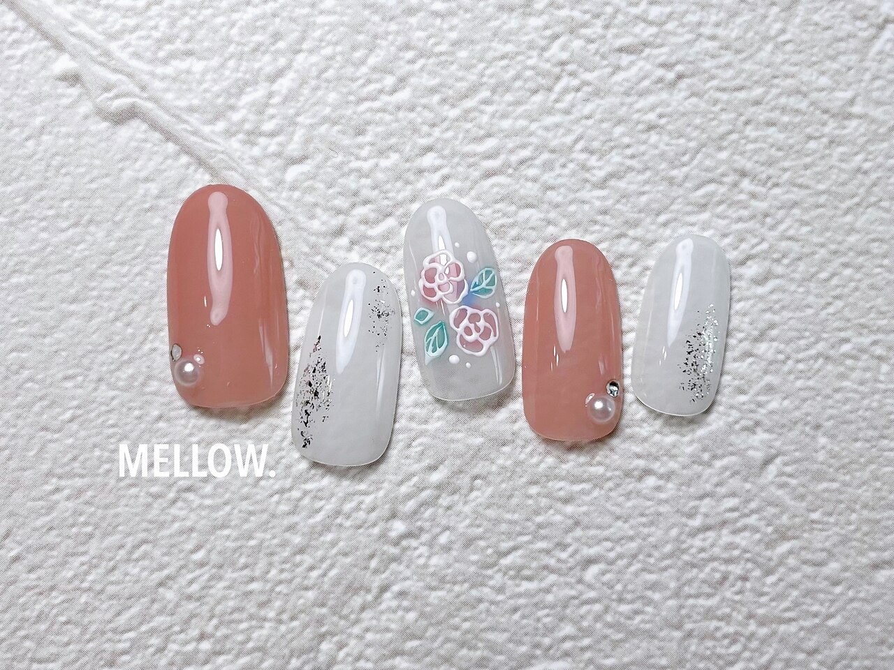 2025年秋トレンド】ホワイト ワンカラーのネイルデザイン集