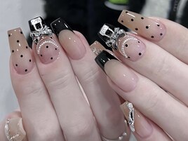 大人の甘さワンホンドットネイル