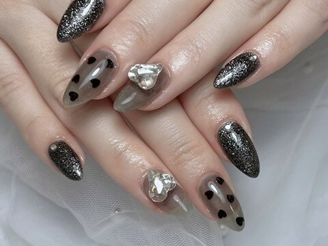 2026年冬トレンド】ブラック ハートのネイルデザイン集｜人気順｜4