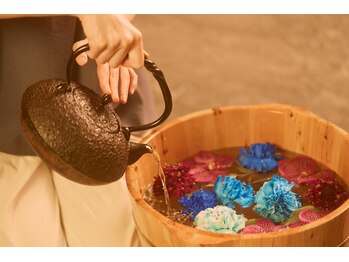 利休 足軽店の写真/季節の生花を浮かべる特別コース【【華 HANA】