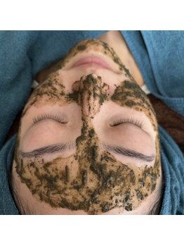 エル(Elle)/剥けるハーブピーリング