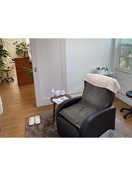 ゆったり空間で施術が受けられるサロン